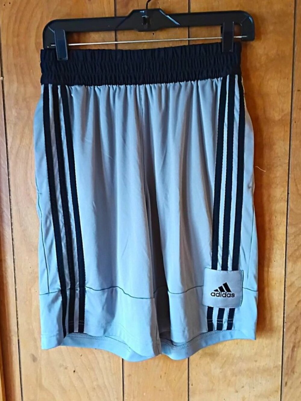 Adidas Basketball Club Shorts Men’s Size M Gray Black 3 Stripe Athletic